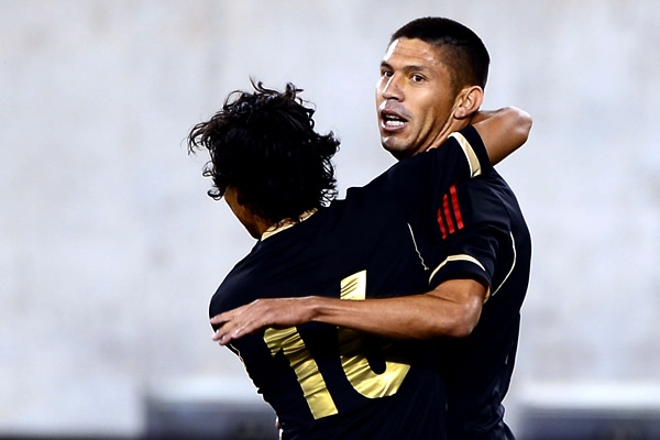 Oribe pone el 2-0 al minuto 27.