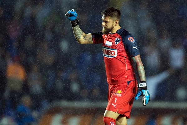 Orozco festejó el primer gol de Cardona.