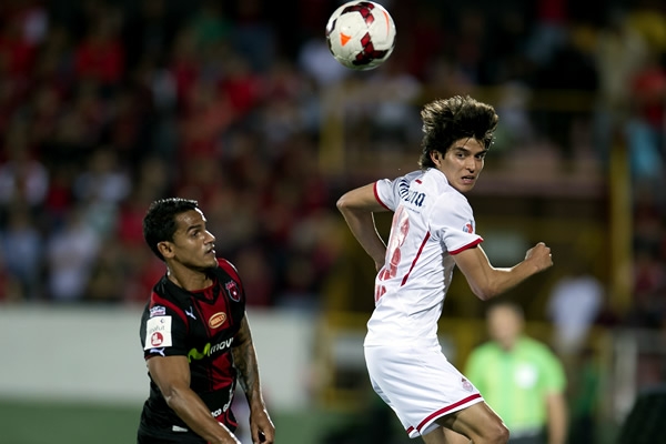 Orrantía fue clave para evitar que los Ticos entraran por el centro.