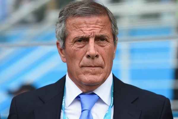 Óscar Tabárez comandó al equipo uruguayo.