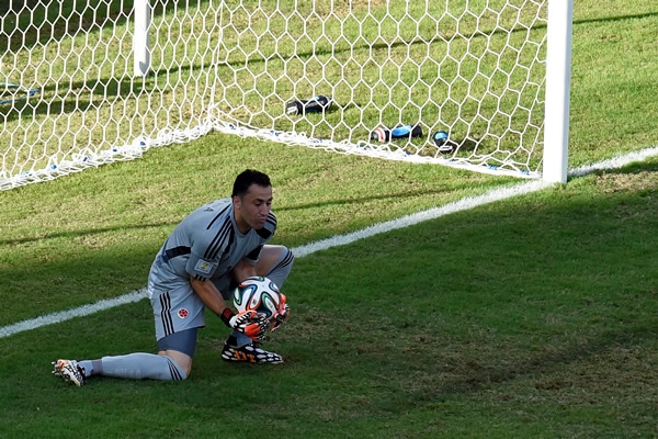 Ospina fue exigido desde el primer minuto.