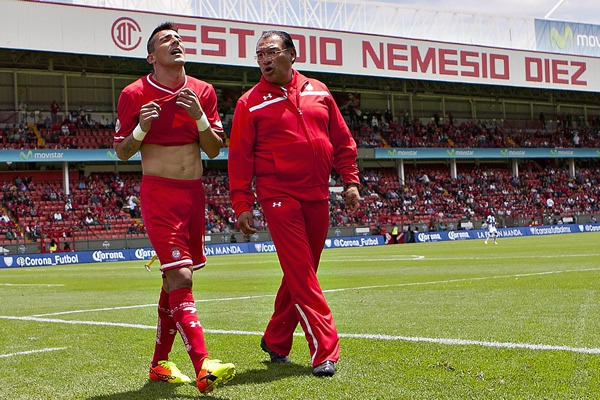 Otra imagen de la salida de Benítez.