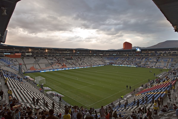 Pachuca recibe a Monterrey en la Bella Airosa.