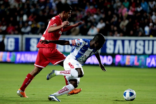 Pajoy es intenso en cada llegada, Pachuca domina el partido.