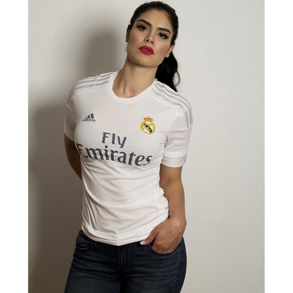 Paola Salcedo, belleza rojiblanca en el Clásico. 