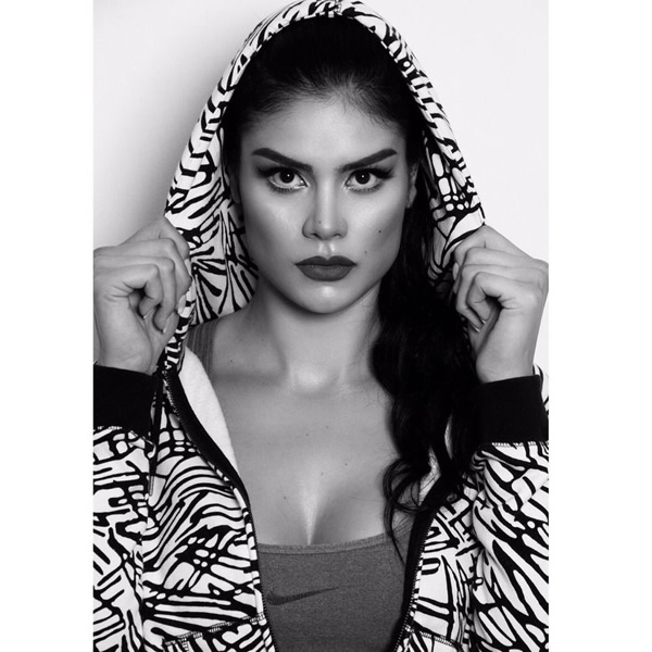 Paola Salcedo, belleza rojiblanca en el Clásico. 