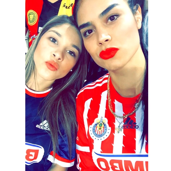 Paola Salcedo, belleza rojiblanca en el Clásico. 