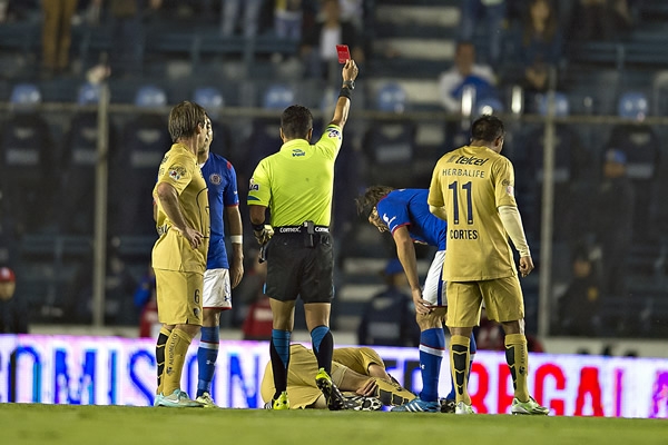 Pavo fue expulsado al minuto 59.