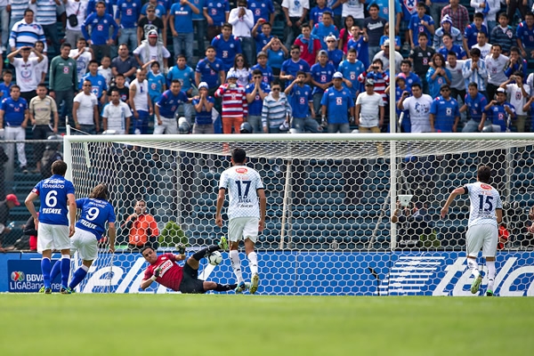 Pavone desaprovechó desde los once pasos la oportunidad de adelantar a los Celestes.