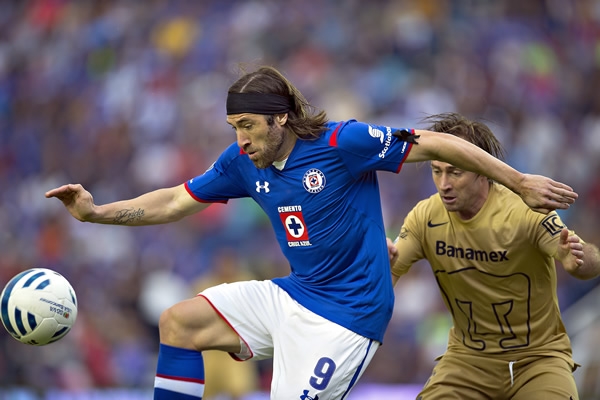 Pavone intentó abrir espacios.