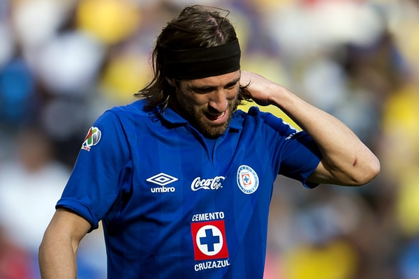 Pavone salió de cambio al minuto 38 por una lesión.