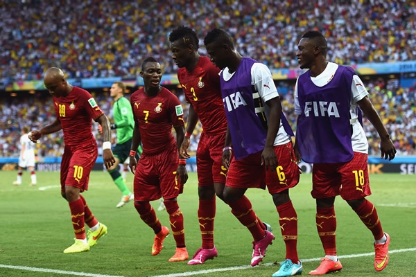 Peculiares pasos de baile mostraron los de Ghana.