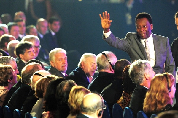 Pelé Saluda