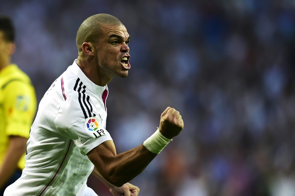 Pepe remató con violencia sobre la portería blaugrana para el segundo.