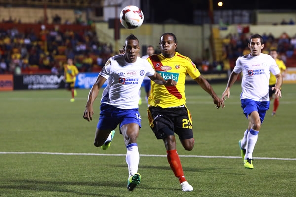 Perea se quedó cerca del gol.