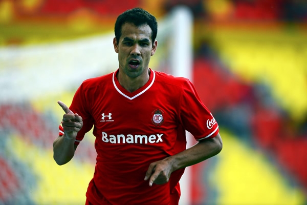 Pero se le complica todo a Toluca, Velásquez sale lesionado.