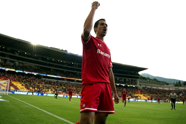 Pero su paisano Velásquez saca la casta, esto se empató.