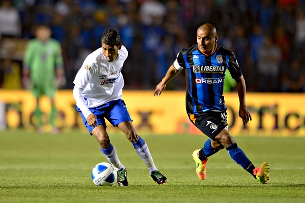 Pese a que su equipo pierde, Jiménez ha dado un gran partido.