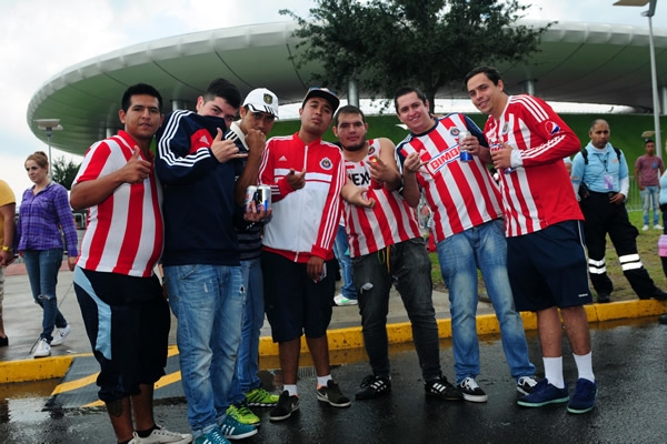 Pese al momento que vive Chivas, aún tuvo seguidores apoyándolos.