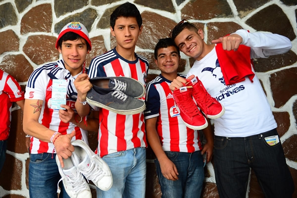 Pese a la venta de boletos, la afición de Chivas se presentó en el Jalisco.