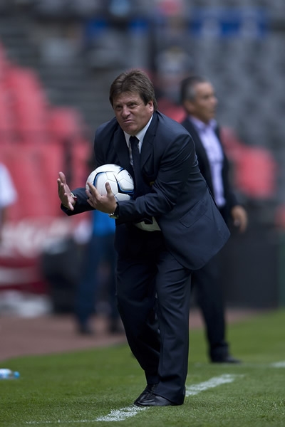 Piojo y sus eternas habilidades con la pelota.