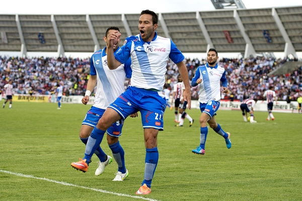 Puebla fue el primero en golpear en el Universitario.