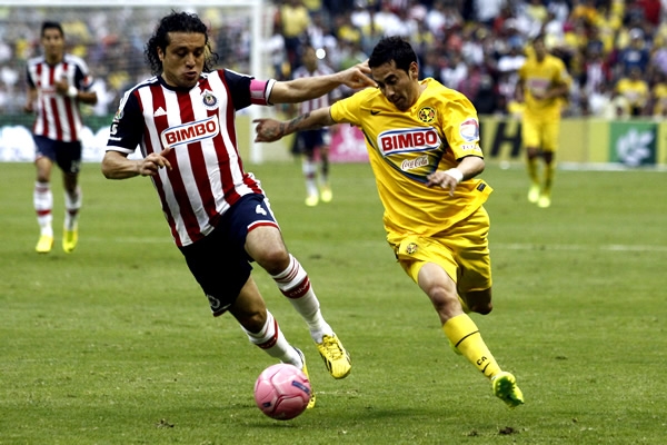 Reynoso no es defensa para cubrir a Sambueza.