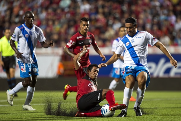Ríspidas jugadas hubo en la primera fecha del torneo.
