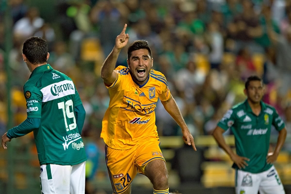 Rivas festejó en grande su anotación.