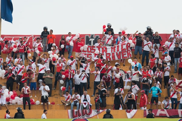 River Plate también tuvo apoyo en la cancha.