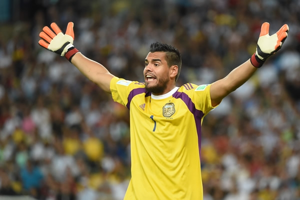 Romero pedía jugar con todo a sus compañeros.