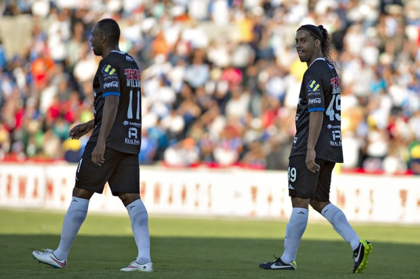 Ronaldinho fue sustituido al 62 por Édgar Pacheco.