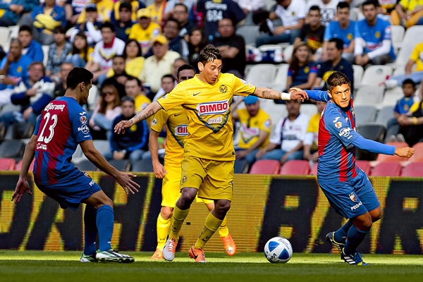 Sambueza se fue expulsado por exceso de reclamos.