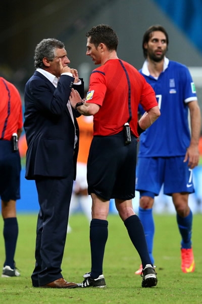 Santos fue expulsado por reclamar al árbitro.