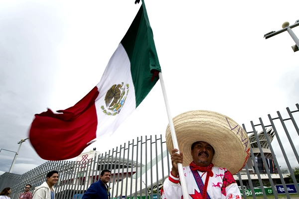 Se iza los colores de una nación urgida.
