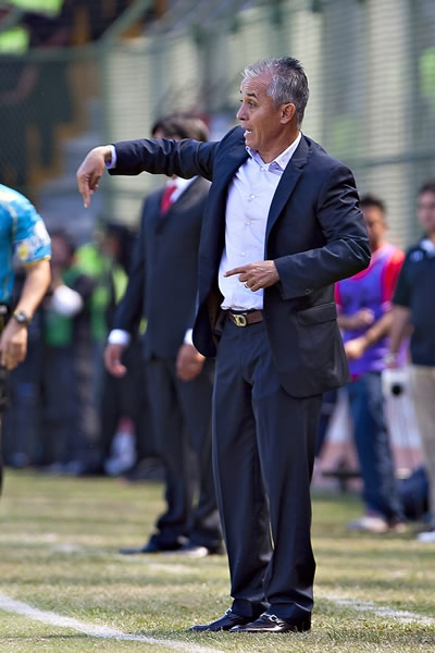 Sergio Bueno, intentando acomodar sus piezas.