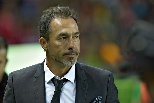 Serio se mostró Gustavo Matosas antes del inicio del juego.