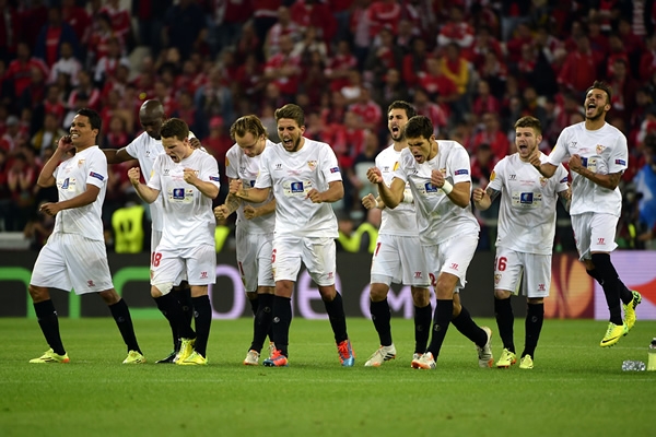 Sevilla festejó el triunfo después de los penaltis.