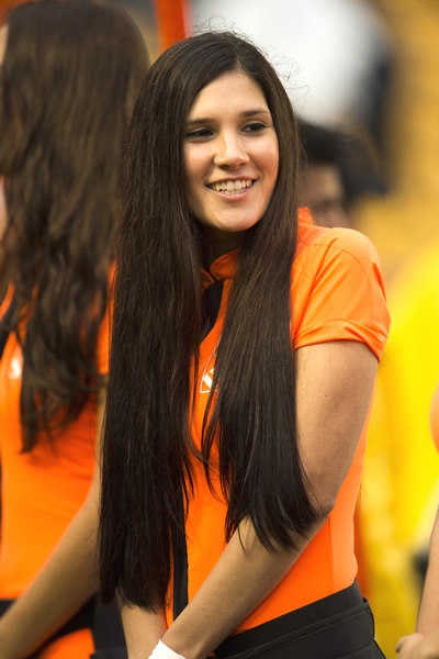 Siempre se encuentran hermosas mujeres en nuestro futbol.