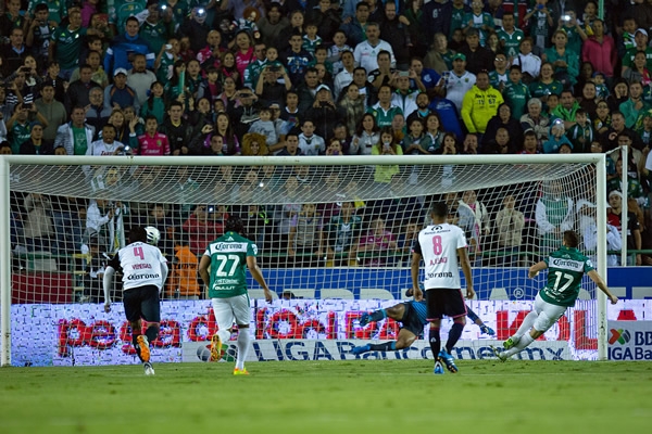 Soberbio derechazo de Boselli que fusiló a Vilar.