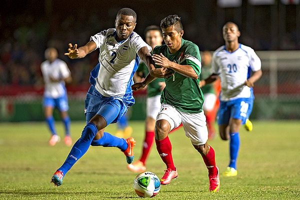 Tamay tuvo buena salida por la izquierda.