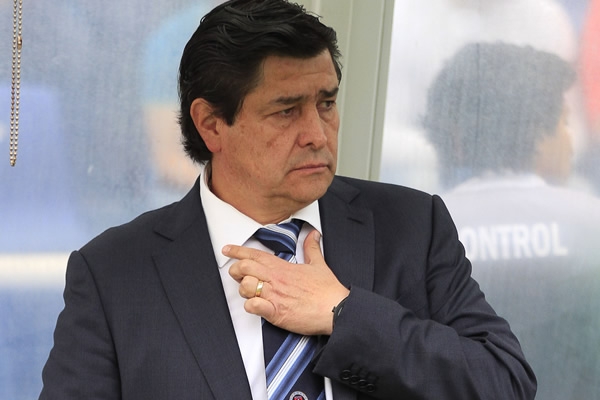 Tena y su caracterísitca tranquilidad desde el banquillo.