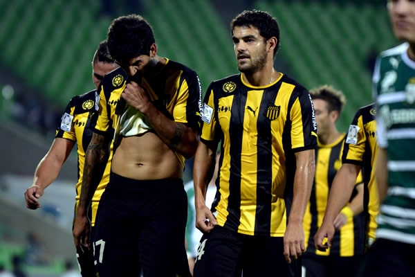 Termina la primera mitad. Santos 1-1 Peñarol.