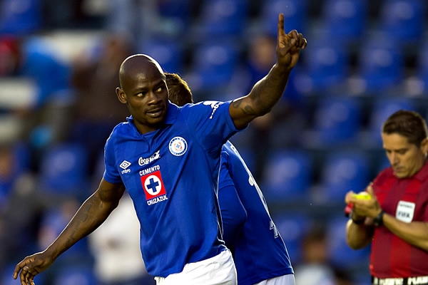 Termina la primera mitad y el africano lleva dos goles en su cuenta.