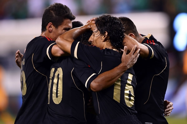 Termina la primera mitad y México gana con autoridad.