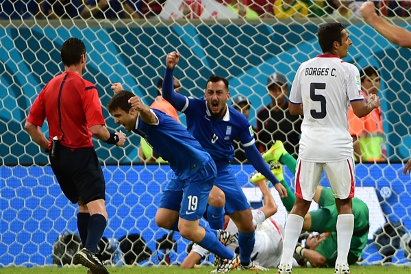 Los Ticos dejaron espacio que aprovechó el griego Sokratis.