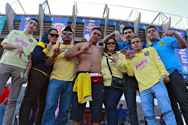 Todos los fieles que siempre acuden.