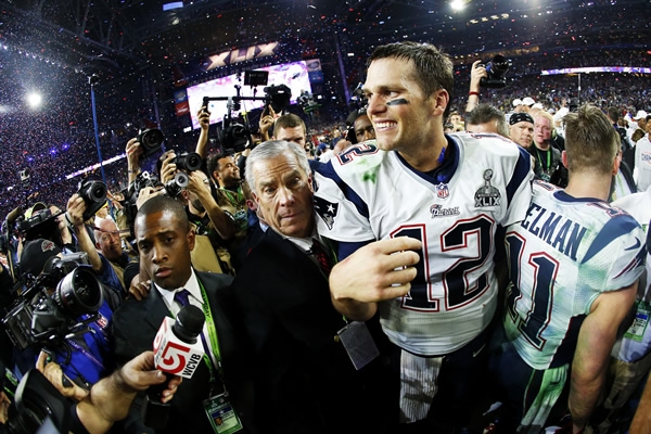 Tom Brady lideró remontada histórica de los Patriots.