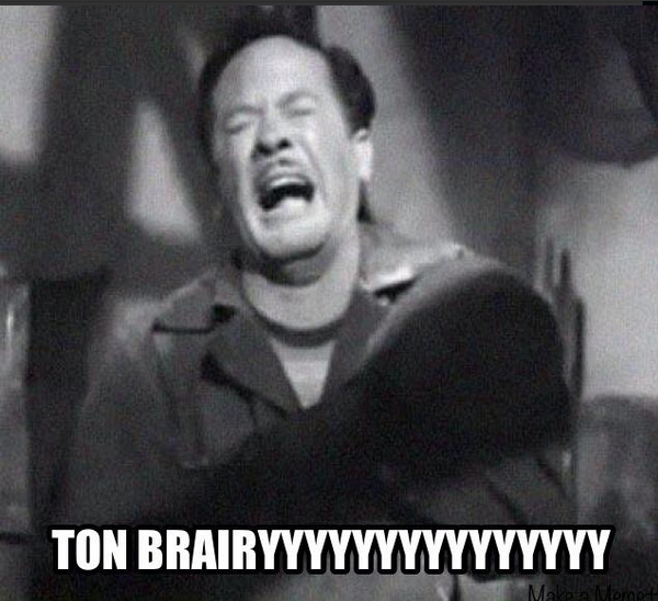 Tom Brady no se salvó en las redes sociales por 'utilizar' balones desinflados.