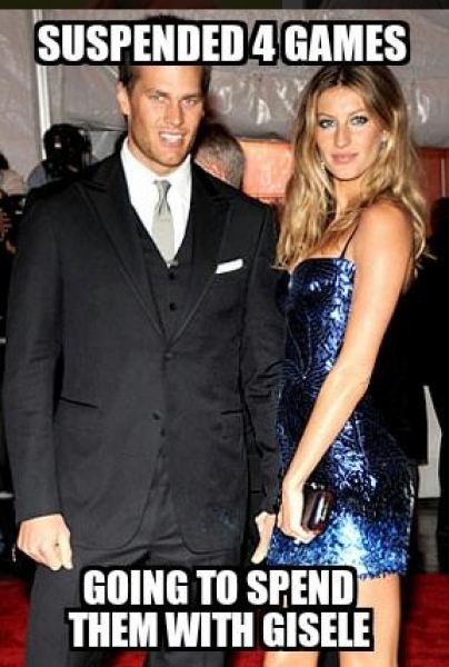 Tom Brady no se salvó en las redes sociales por 'utilizar' balones desinflados.